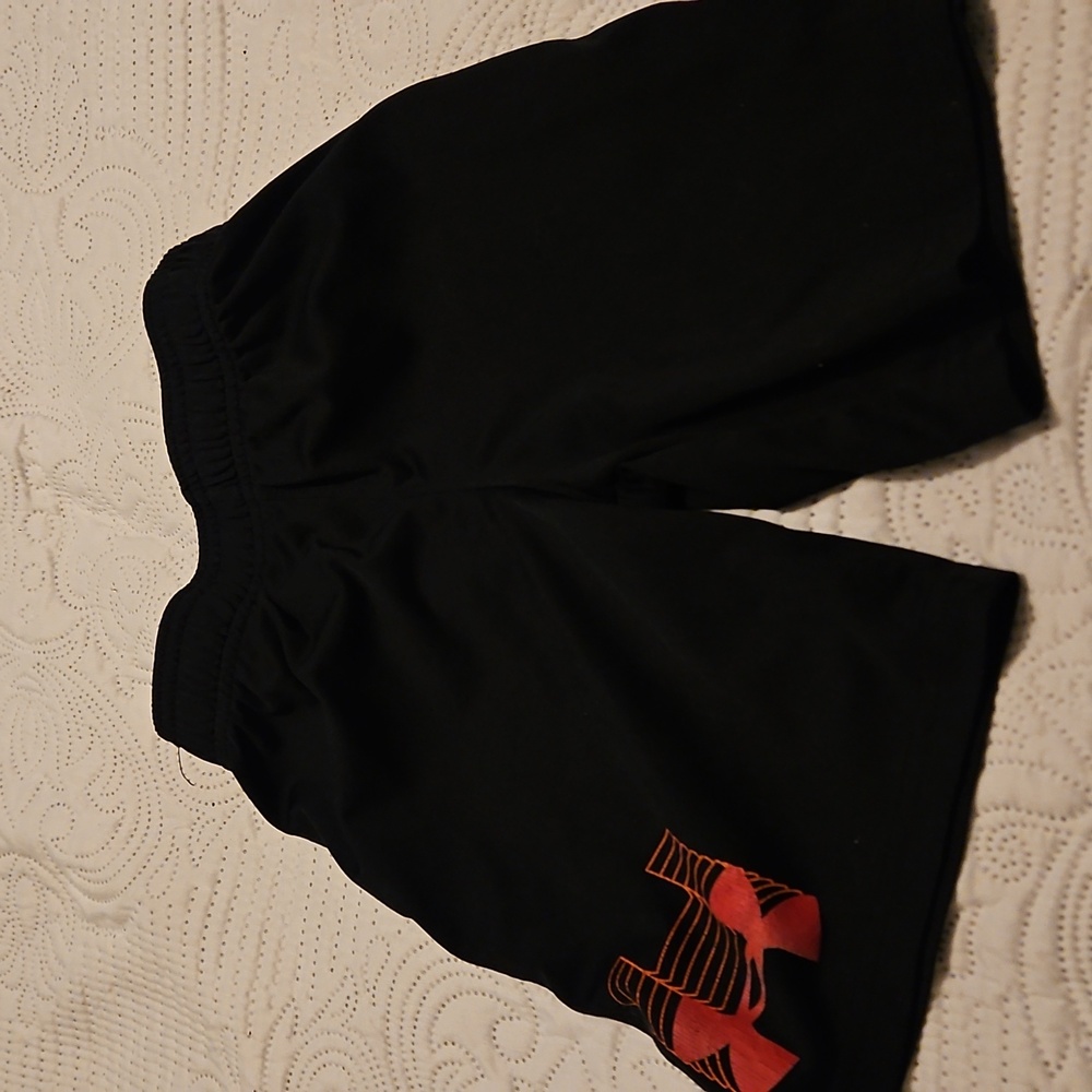 Under Armour Youth Size 6 Black Shorts
